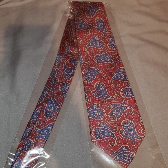 Haggar Red & Blue Paisley Print Tie New - Picture 2 of 5